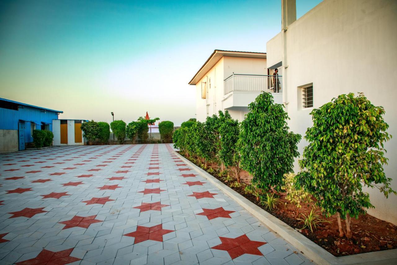 Thai Beach Resort Tiruchchendur Ngoại thất bức ảnh
